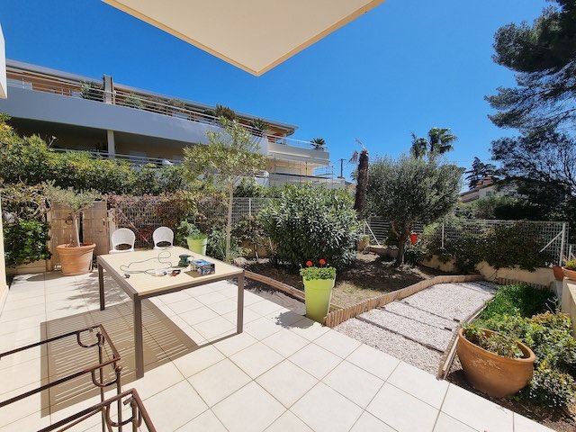 Apartment - SIX-FOURS-LES-PLAGES