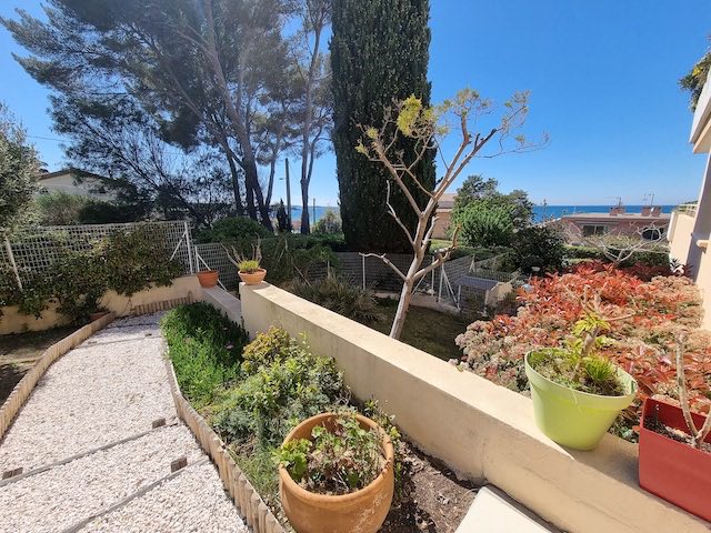 Apartment - SIX-FOURS-LES-PLAGES