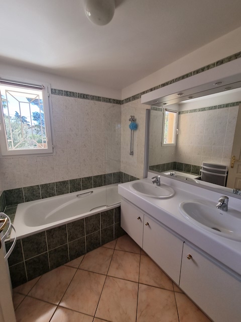 Apartment - SIX-FOURS-LES-PLAGES