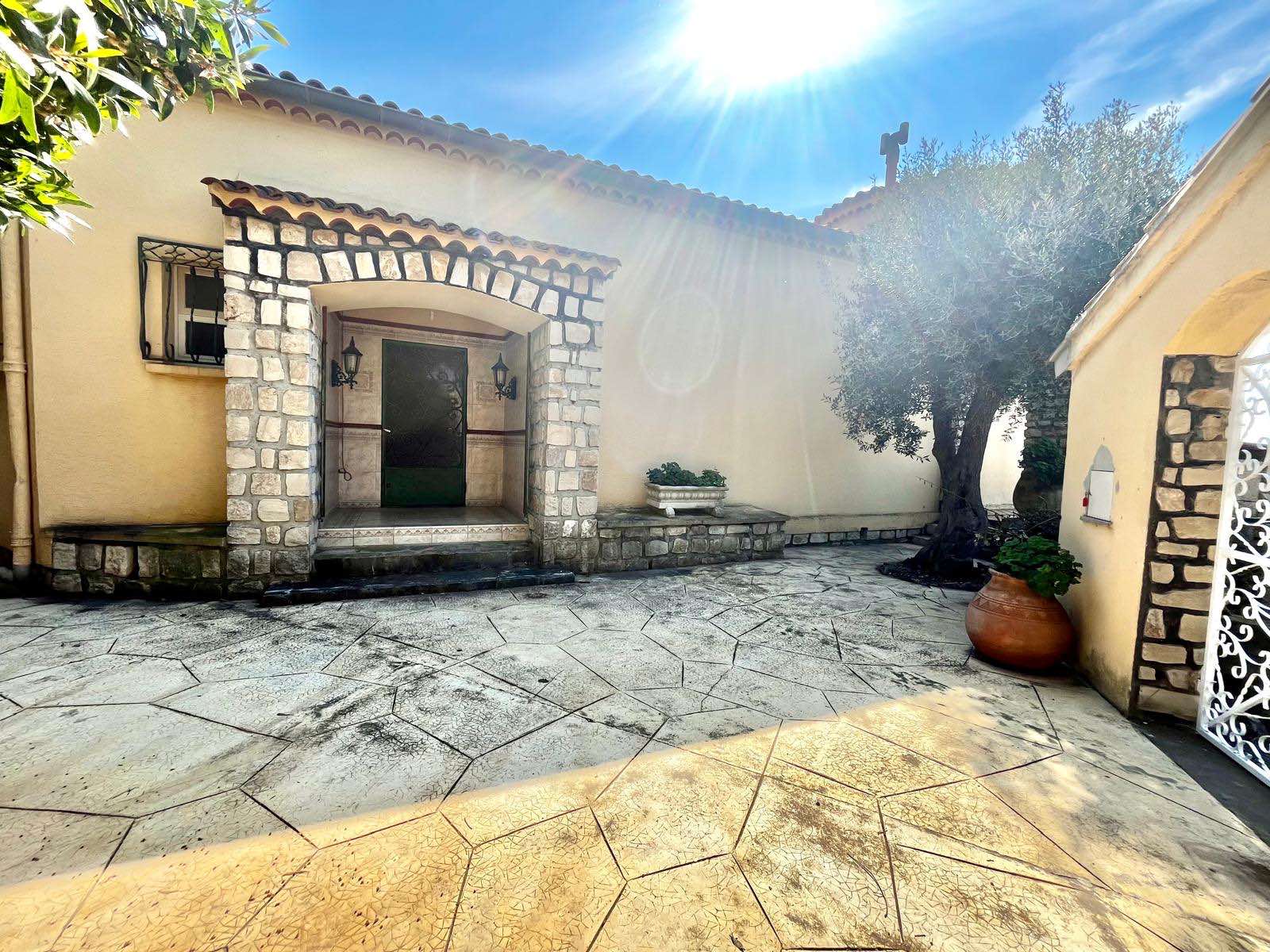 Maison-Villa - SIX-FOURS-LES-PLAGES