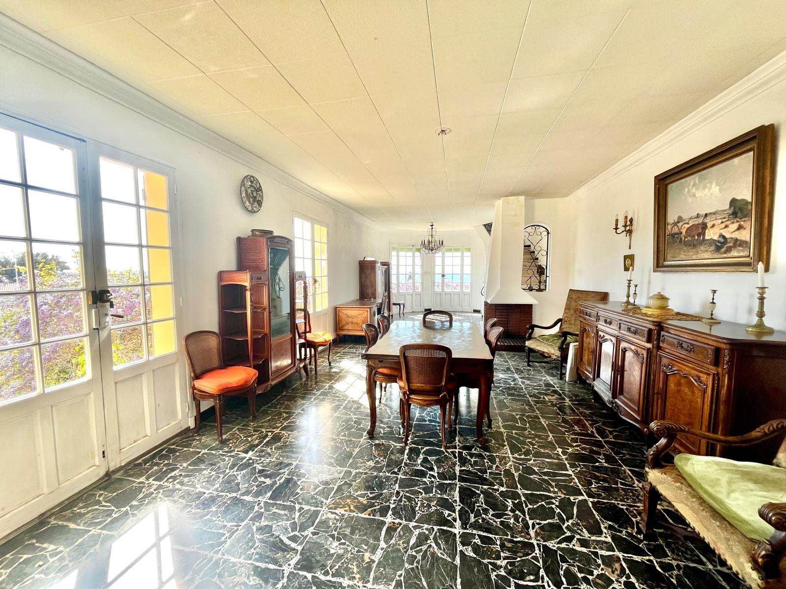 Maison-Villa - SIX-FOURS-LES-PLAGES