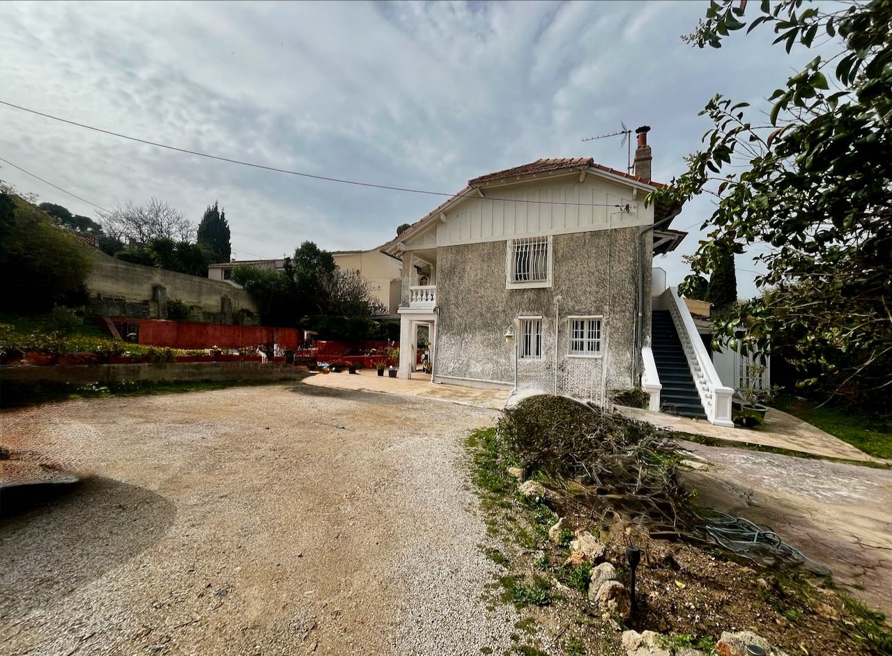 Maison-Villa - SANARY-SUR-MER
