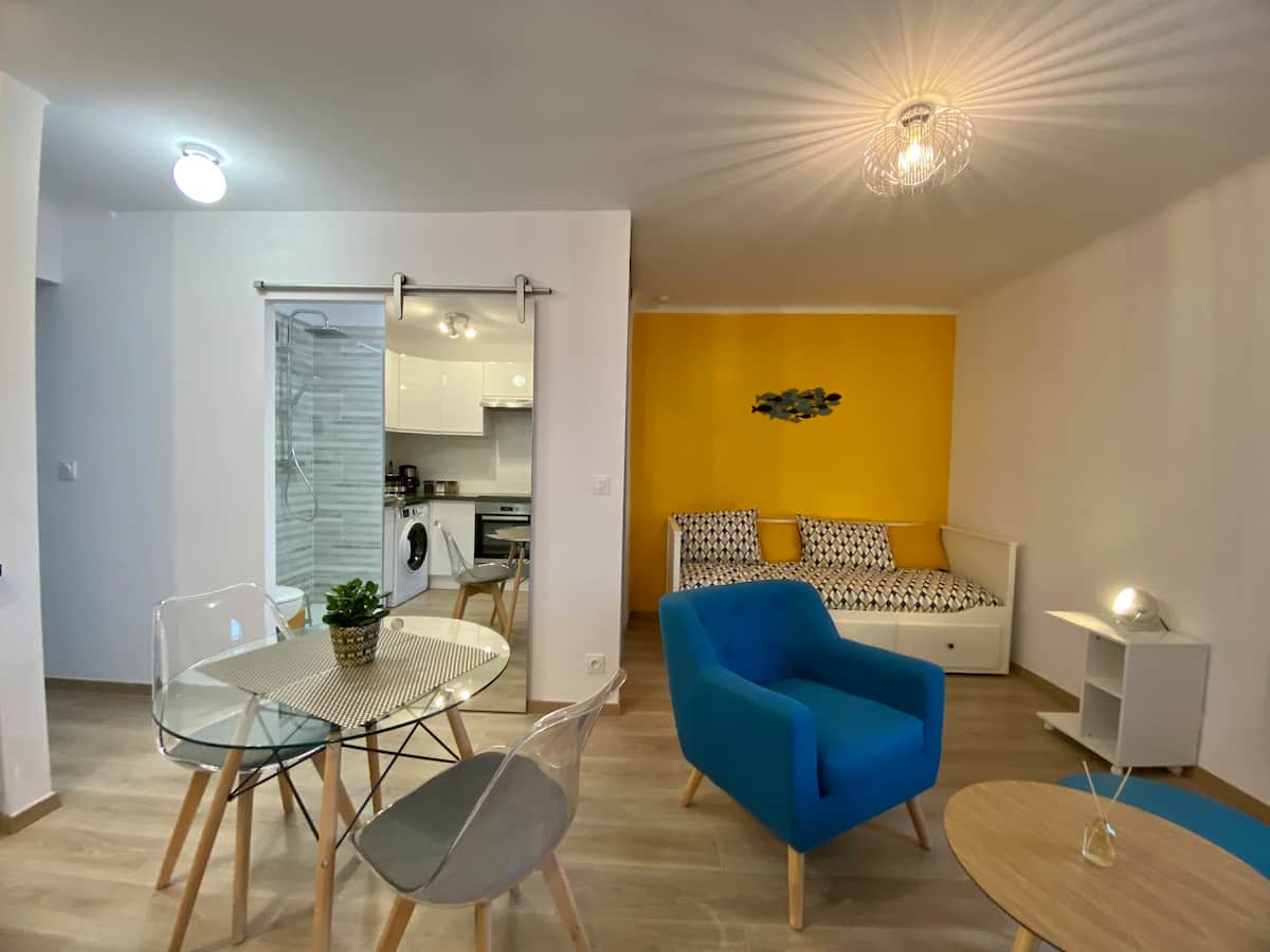 Apartment - SIX-FOURS-LES-PLAGES