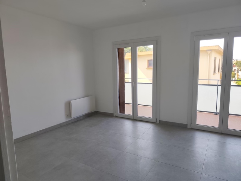 Apartment - SIX-FOURS-LES-PLAGES