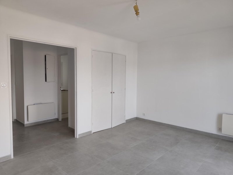 Apartment - SIX-FOURS-LES-PLAGES