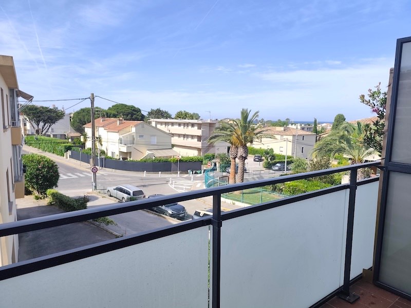 Apartment - SIX-FOURS-LES-PLAGES