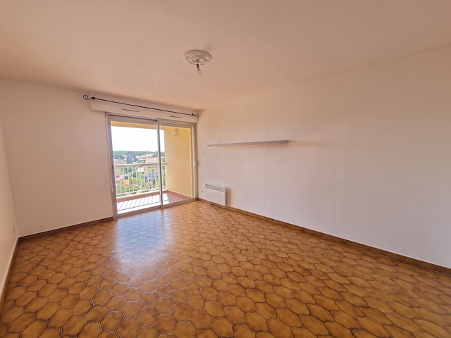 Apartment - SIX-FOURS-LES-PLAGES