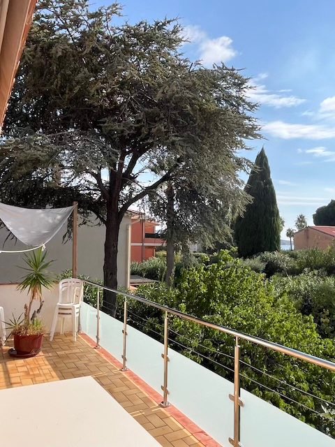 Apartment - SIX-FOURS-LES-PLAGES