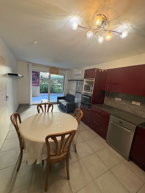 Apartment - SIX-FOURS-LES-PLAGES