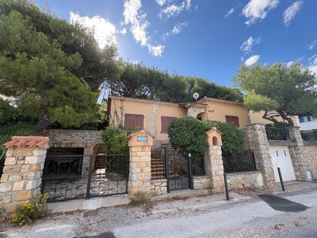 Maison-Villa - SANARY-SUR-MER