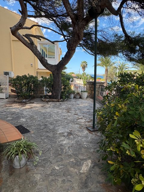 Maison-Villa - SANARY-SUR-MER
