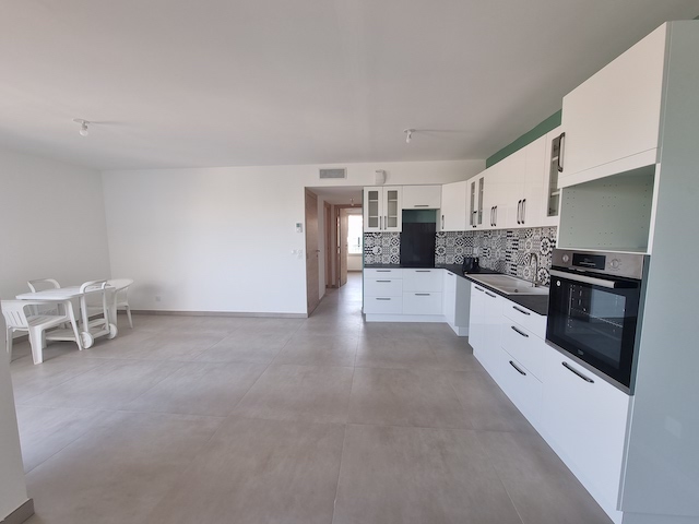 Apartment - SIX FOURS